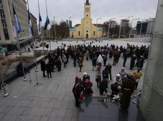 Küüditamise aastapäeva mälestusüritus Vabadussõja võidusamba juures